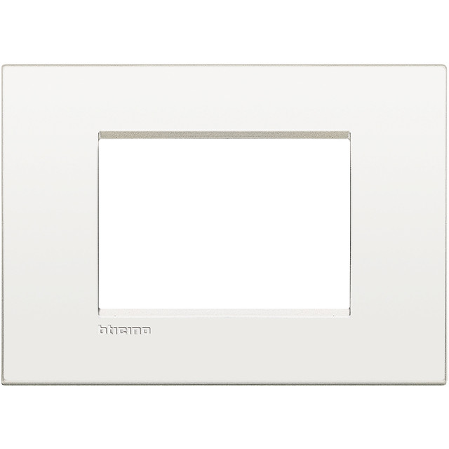 BTicino Cover plate AIR 3 modules - white pure — LNC4803BN