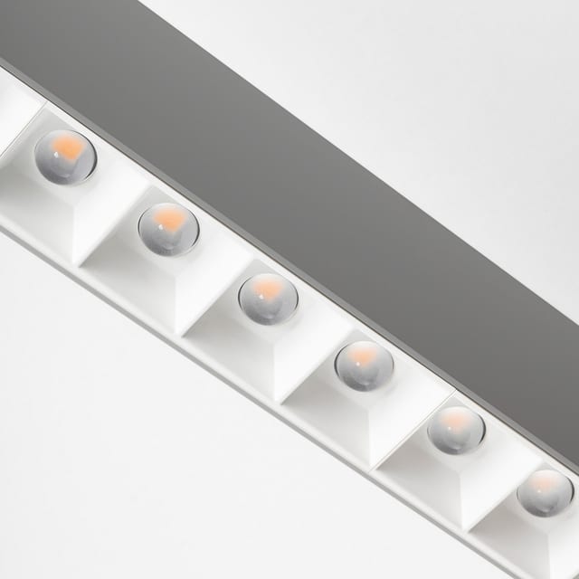 Artemide A.39 Refractive - Suspension/Ceiling - Direct Emission - 1184mm - 4000K - Undimmable - Silver — BZ01105