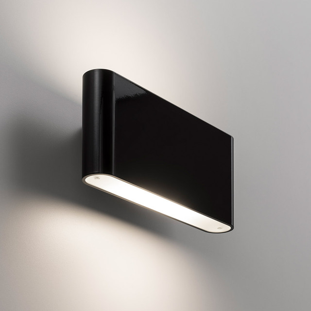 Artemide Two Flags Wall - Black — DEG8100A09L