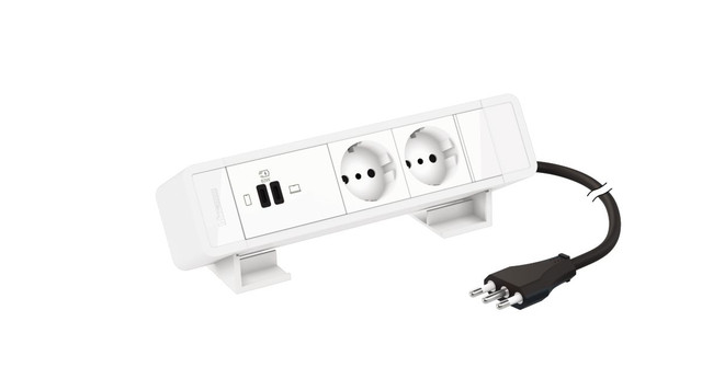 BTicino Desktop multi-outlet extensions equipped with MatixGO power sockets and USB chargers - 8 modules - Color: white — 1508662W