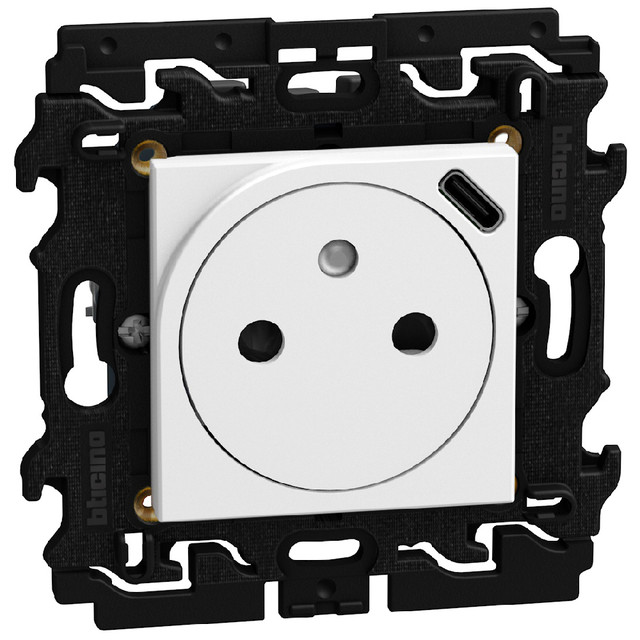 BTicino French standard socket 2 P+E 16 A 250 V with USB charger - white — YW4142USB